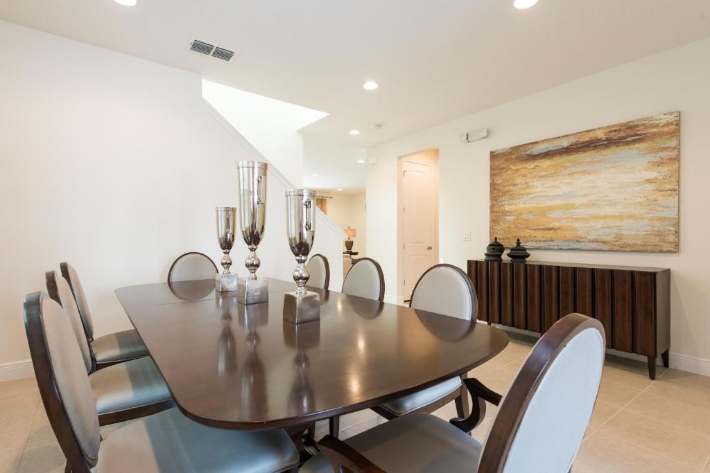 Popular attractions Area Nearby Property